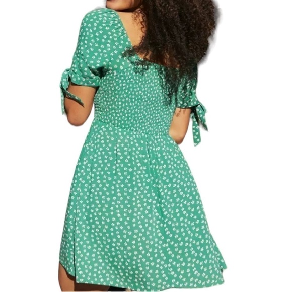 AMERICAN EAGLE, NWOT, GREEN PRINT MINI DRESS WITH SMOCKED TOP & FULL SKIRT.SIZEM - Picture 2 of 8